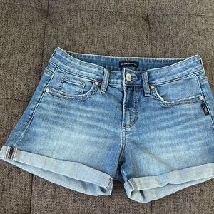 Size 27 Silver Jeans Co. Suki Shorts